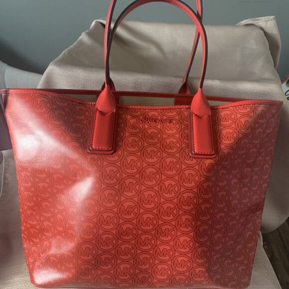 Michael Kors Signature Red Handbag – Eye-Catching & Functional - Picture 1 of 9